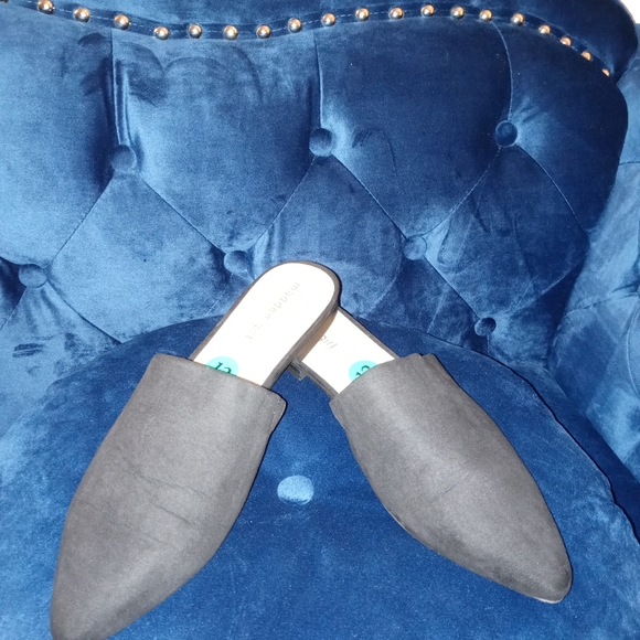 Shoes - Picture 3 of 5